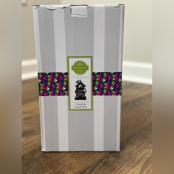 Haunting Good Time Scentsy Warmer - Picture 2 of 12